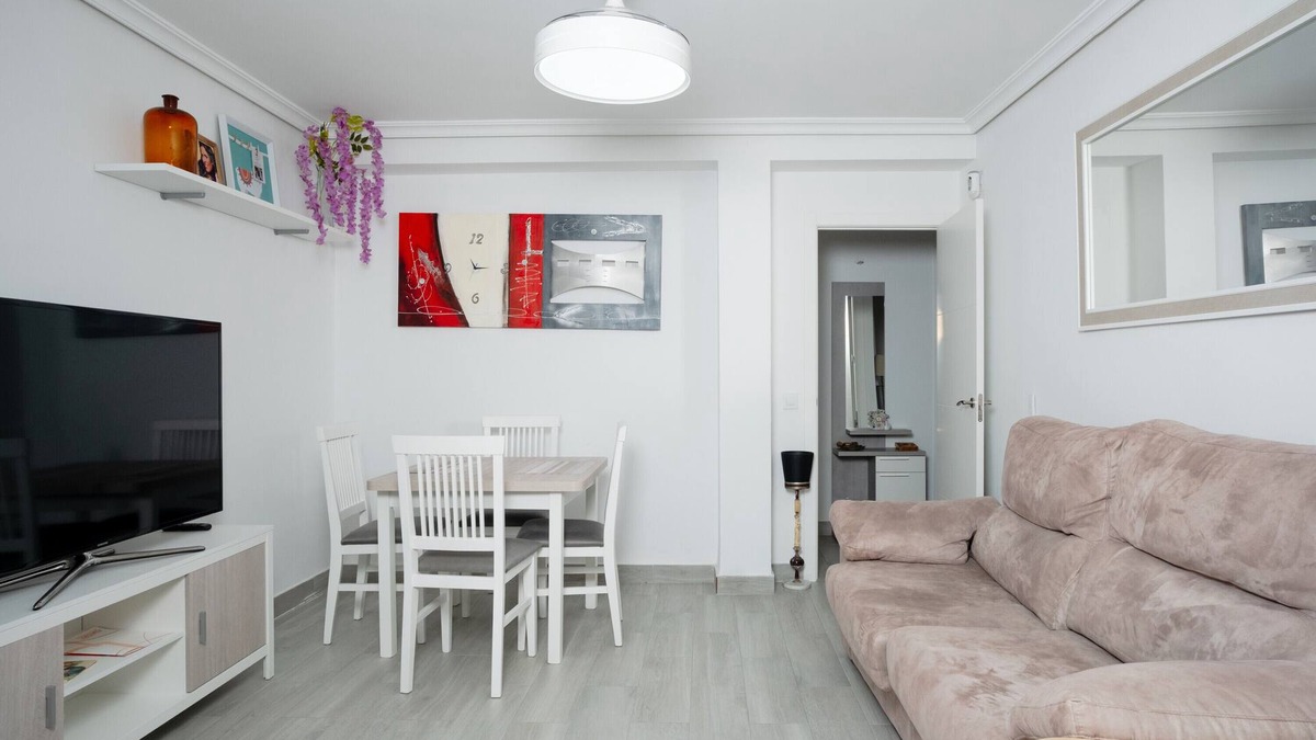 Distrito Sur House | Holiday Home 'La Oliva Bien Comunicado' with Balcony and Air Conditioning