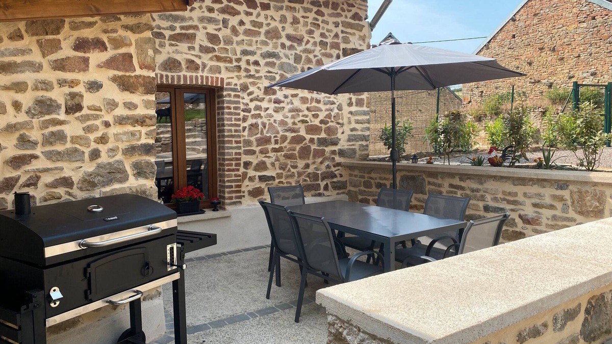 Marcheseuil House | Holiday Home 'La Petite Cocotte' with Private Terrace, Private Garden and Wi-Fi