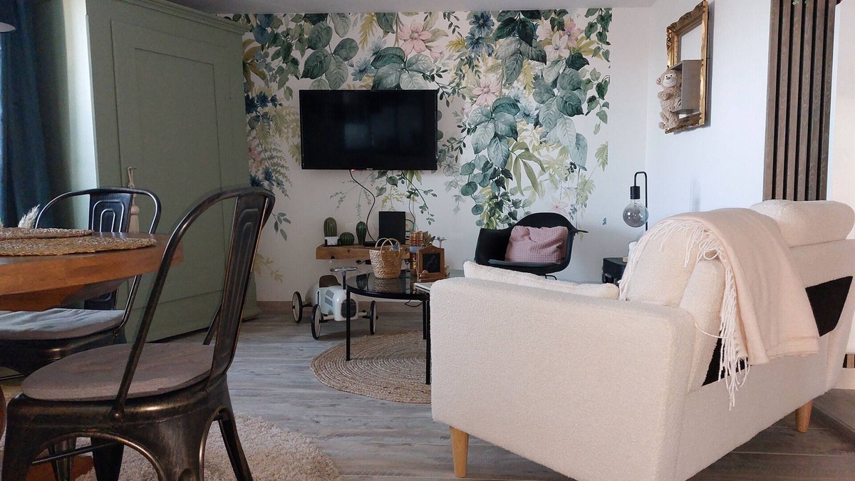 Lorquin House | Holiday Home 'La Petite Bohème' with Private Terrace, Private Garden and Wi-Fi