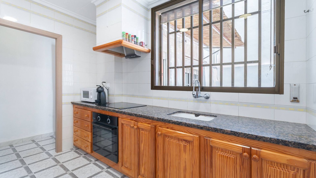 Alzira House | Holiday Home 'La Solana 14' with Shared Terrace, Wi-Fi and Air Conditioning