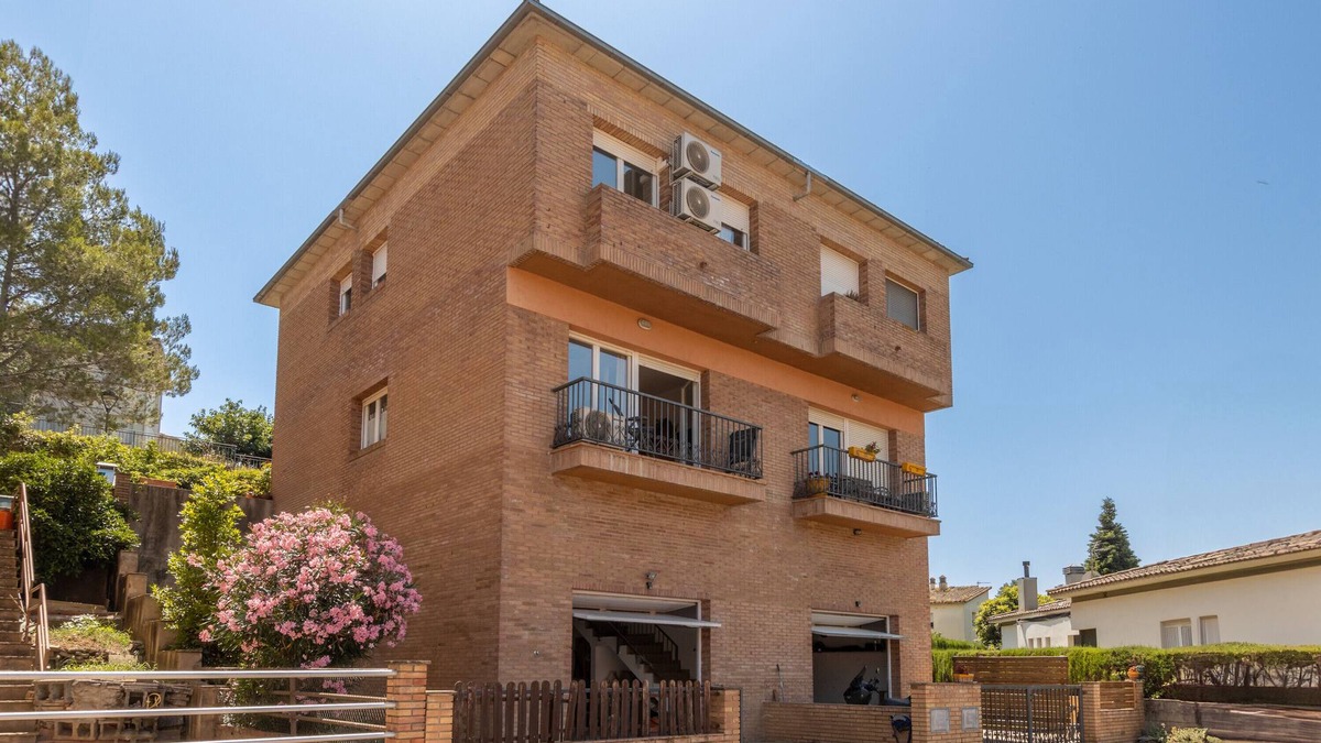 Banyoles House | Holiday Home 'Lago De Banyoles' with Lake View, Wi-Fi and Air Conditioning