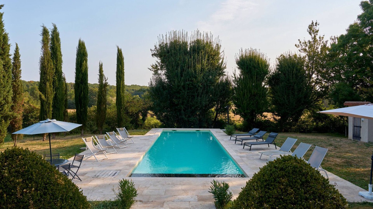 Chapdeuil House | Holiday Home – Large Bastide in Chapdeuil, Heated Pool & Comfort for 16 Guests