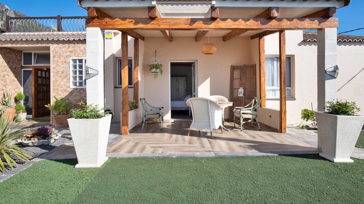 Jedey House | Holiday Home 'Las Golondrinas - B' with Sea View, Private Terrace and Wi-Fi