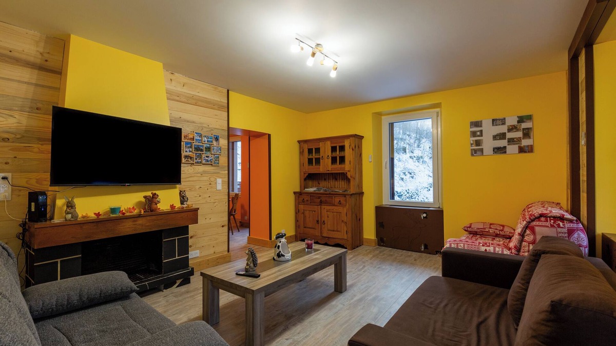 Entremont House | Holiday Home 'Le Bouquetin' with Mountain View, Private Terrace and Balcony