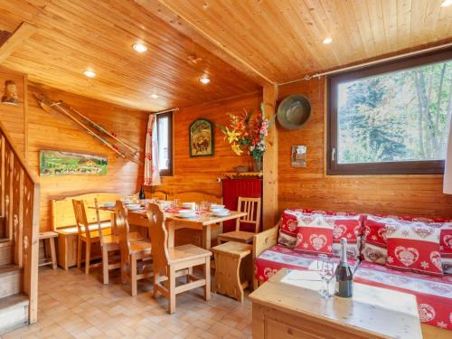 Val Claret House | Holiday Home Le Cafetan - Les Chartreux by Interhome