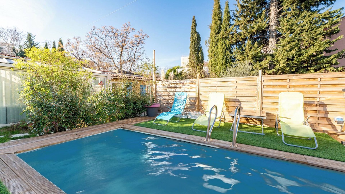 Route d'Arles House | Holiday Home 'Le Chalet Houda Et Spa En Option' with Private Pool and Air Conditioning