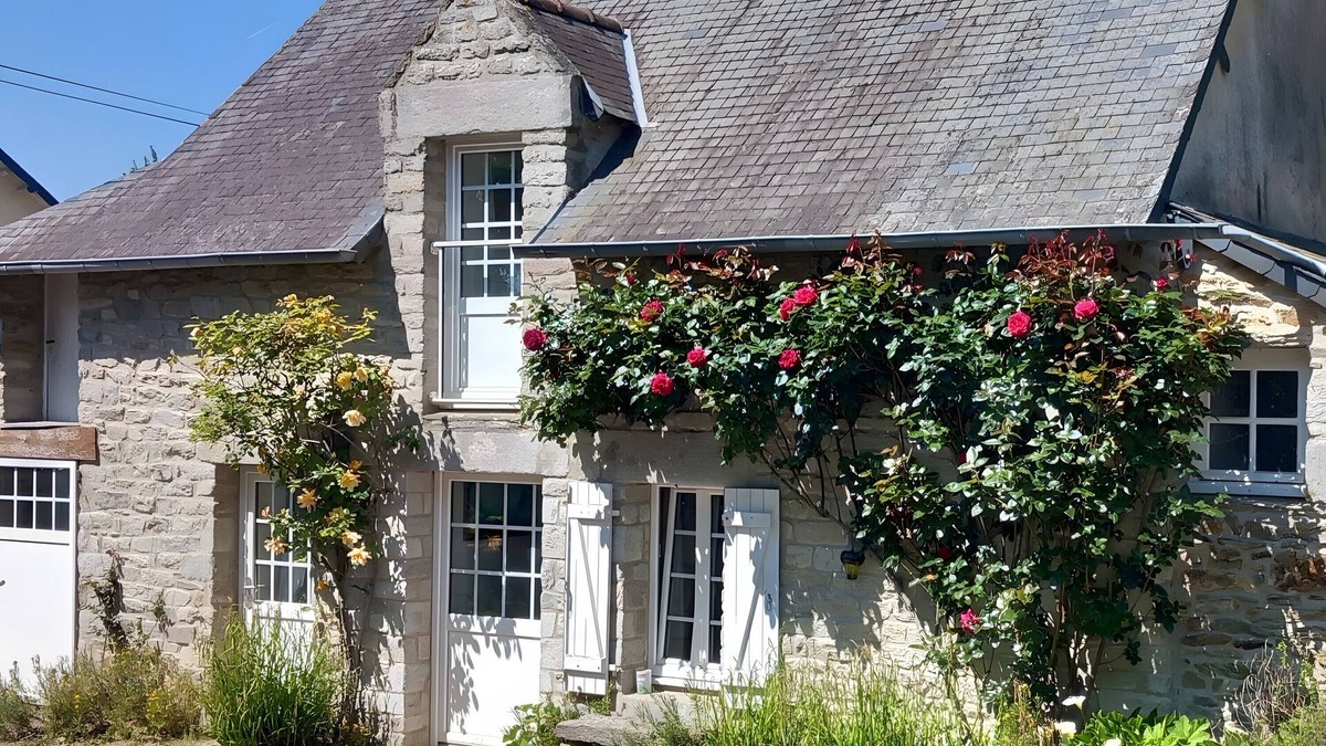Matignon House | Holiday Home 'Le Clos Nalet' with Shared Garden
