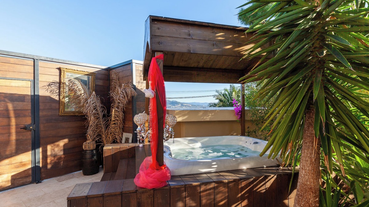 Palama House | Holiday Home 'Le Cocon Marseillais' with Mountain View, Wi-Fi and Air Conditioning