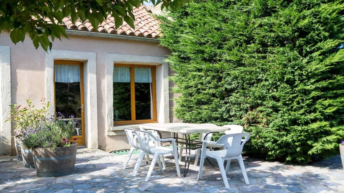 Rieussec House | Holiday Home 'Le Comtois, Le Pont De Calmel' with Mountain View, Shared Pool and Private Terrace