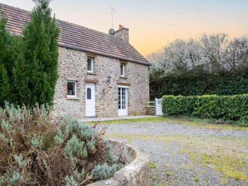 Saint-Lo-d'Ourville House | Holiday Home Les Mésanges by Interhome