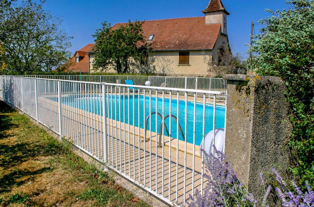 Saint-Jean-Lagineste House | Holiday Home Le Pigeonnier by Interhome