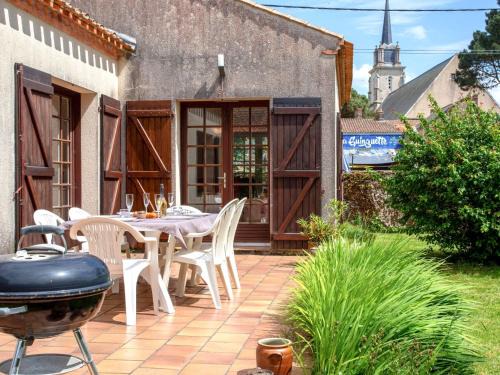 Les Moutiers-en-Retz House | Holiday Home Le Pré Vincent by Interhome