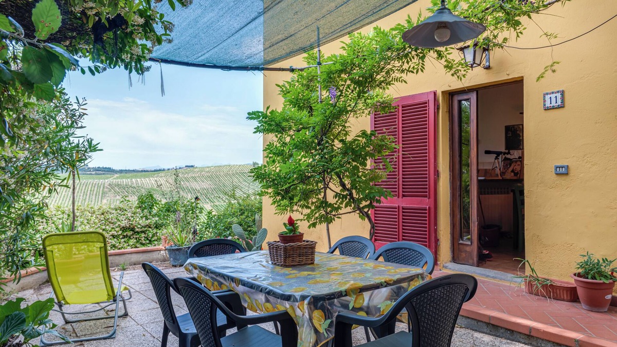 Spicchio-Sovigliana House | Holiday Home 'Leccio Relax Con Vista' with Private Garden, Wi-Fi and Air Conditioning