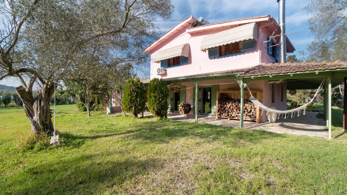 Kalligoni House | Holiday Home 'Lefkadas Bohemian Cottage' with Mountain View, Wi-Fi and Air Conditioning