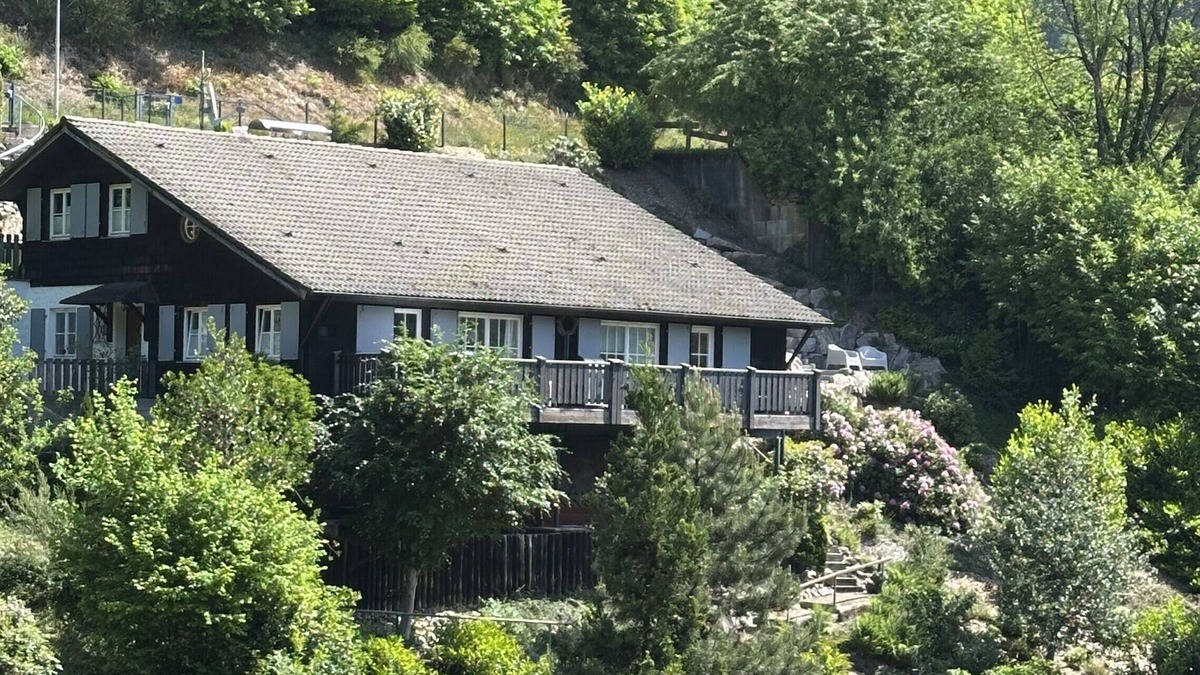 Busterbach House | Holiday Home 'Lena' with Private Terrace, Private Garden and Wi-Fi