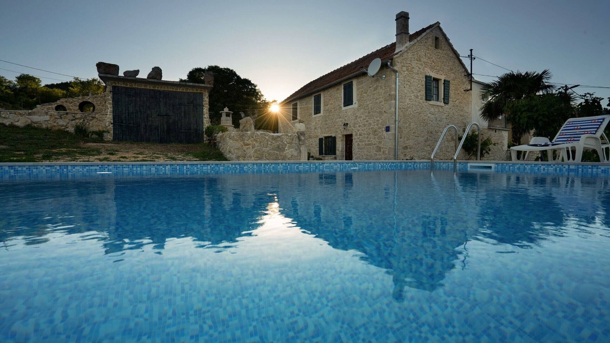 Drnis House | Holiday Home Leptir