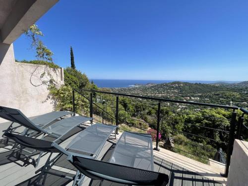 Cavalaire-sur-Mer House | Holiday Home Les Terrasses de L'Eau Blanche-4 by Interhome