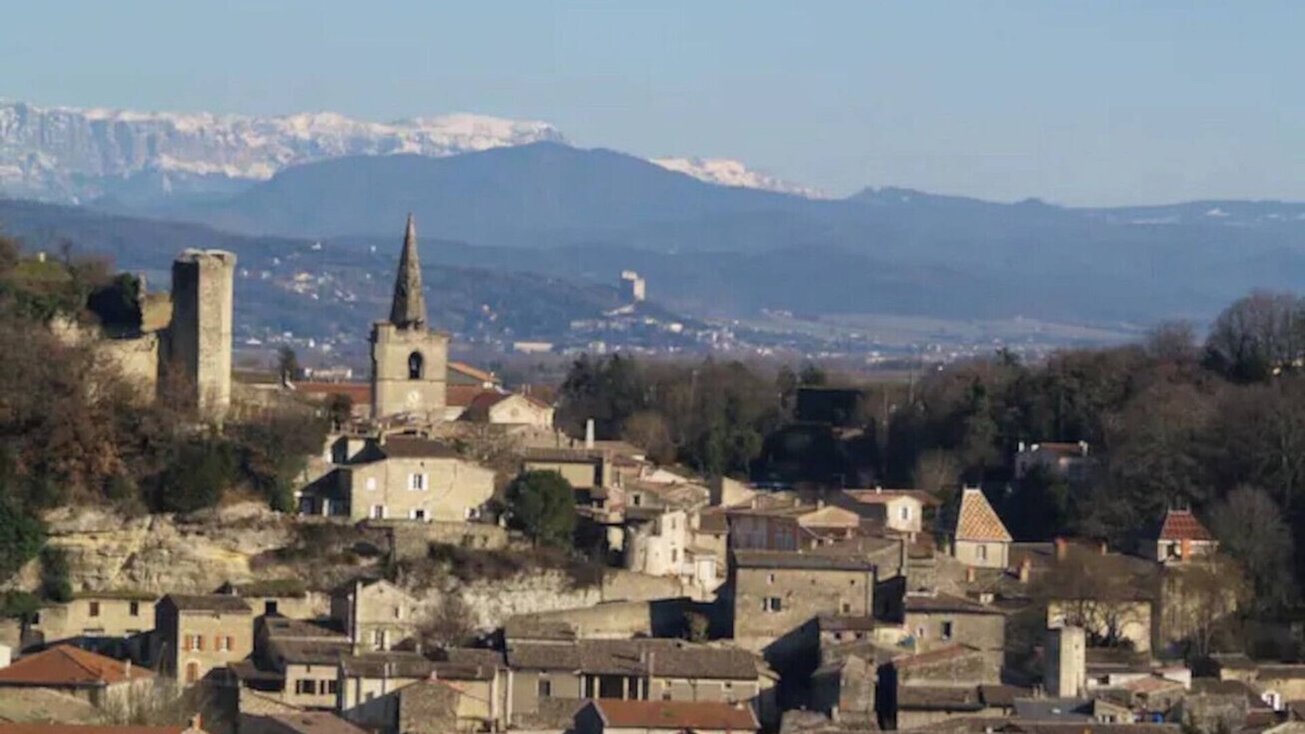 Grane House | Holiday Home 'Les Remparts' with Mountain View, Private Terrace and Wi-Fi