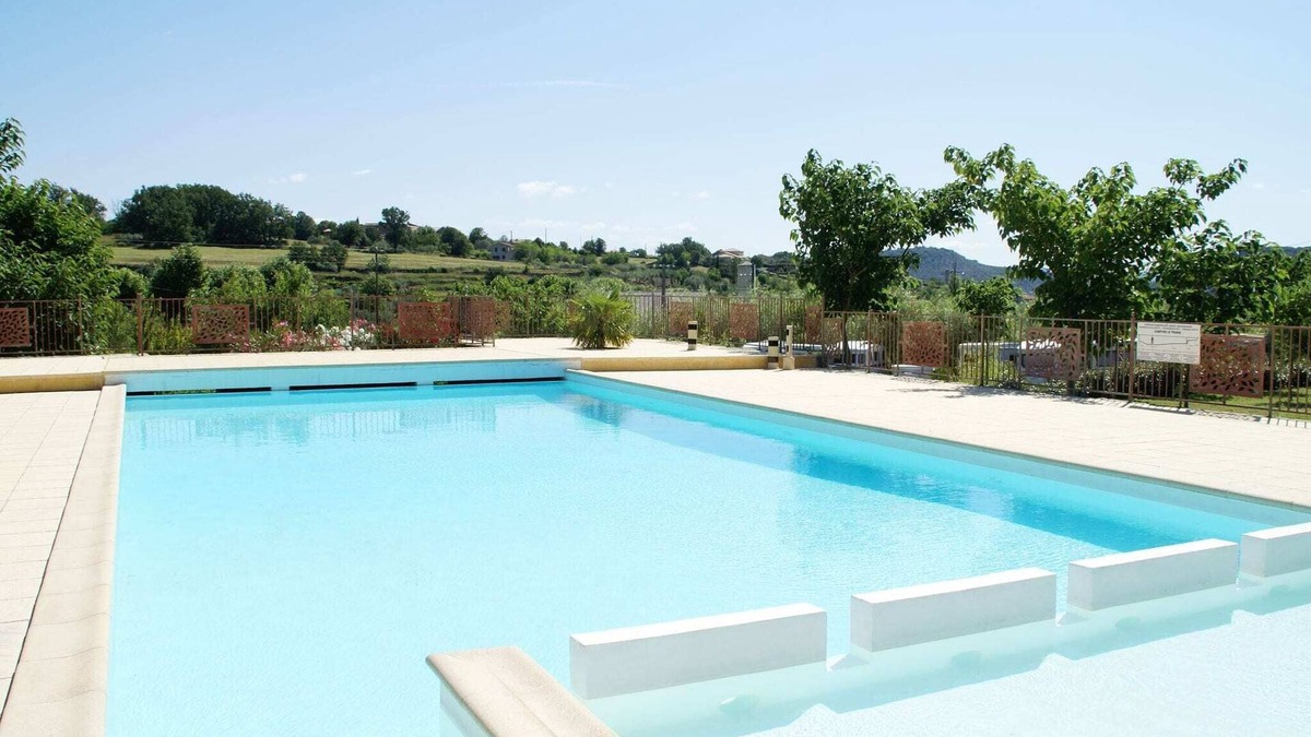Les Vans House | Holiday Home Les Vans with Pool