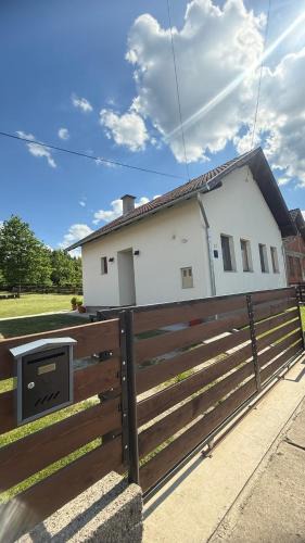 Cacinci House | Holiday Home Little House on Papuk