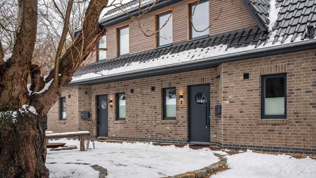 Lilienthal House | Holiday Home 'Liese Haus' with Private Terrace, Wi-Fi and Air Conditioning