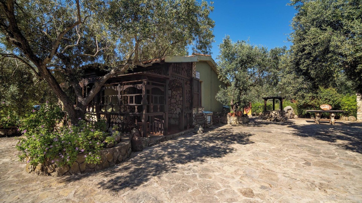 Villacidro House | Holiday Home "Lilliu" with Mountain View, Garden & Air Conditioning