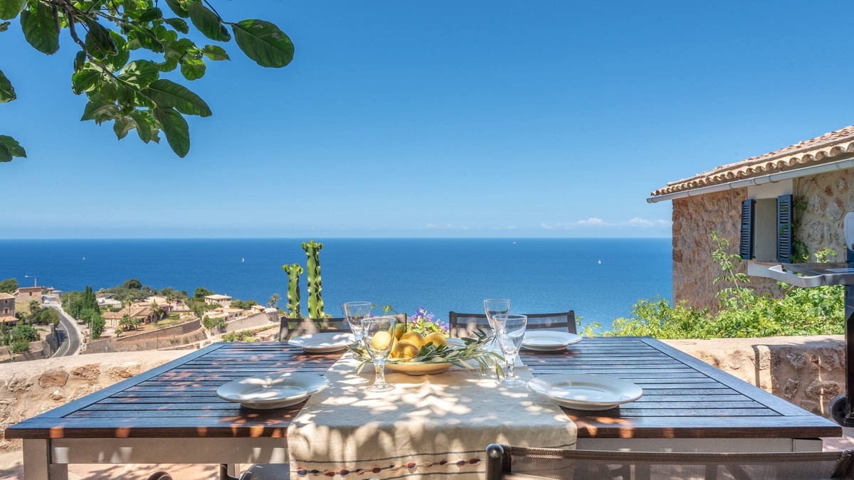 Banyalbufar House | Holiday Home “Little Paradise in Banyalbufar” with Ocean and Mountain View, Terrace & Wi-Fi
