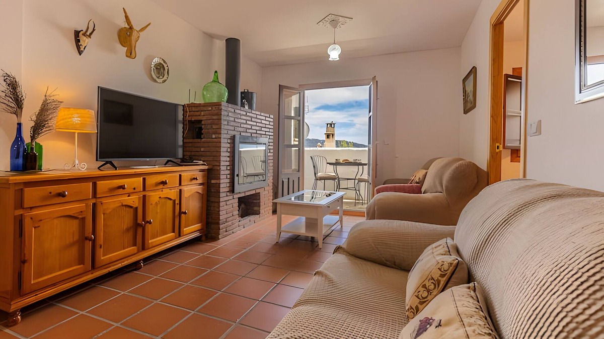 Capileira House | Holiday Home 'Los Compadres' with Mountain View, Shared Pool and Wi-Fi