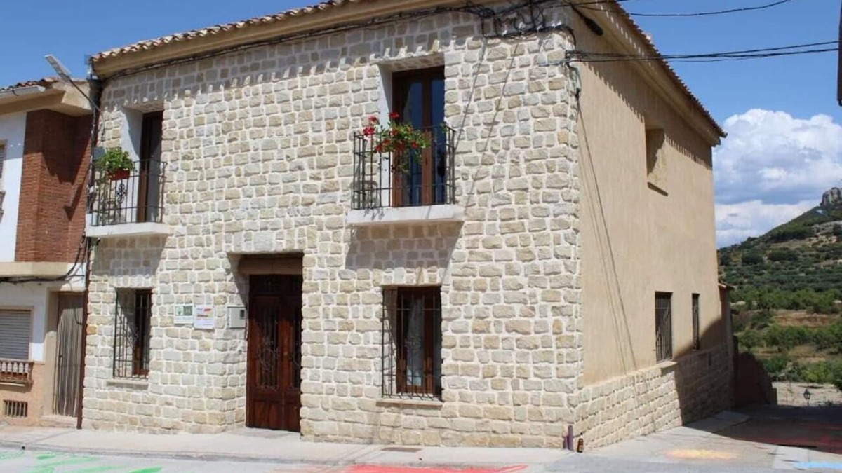 Carcelen House | Holiday Home 'Los Montones' with Mountain View, Shared Terrace and Wi-Fi
