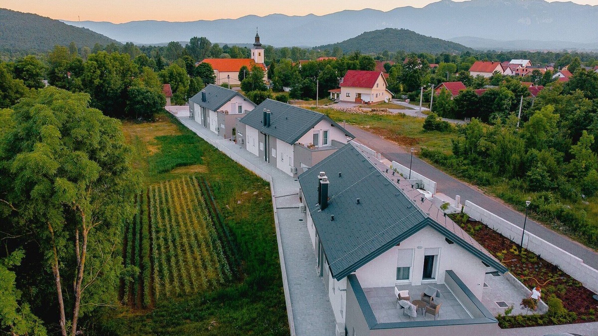 Lovinac House | Holiday Home Lovinac near Plitvice Lakes