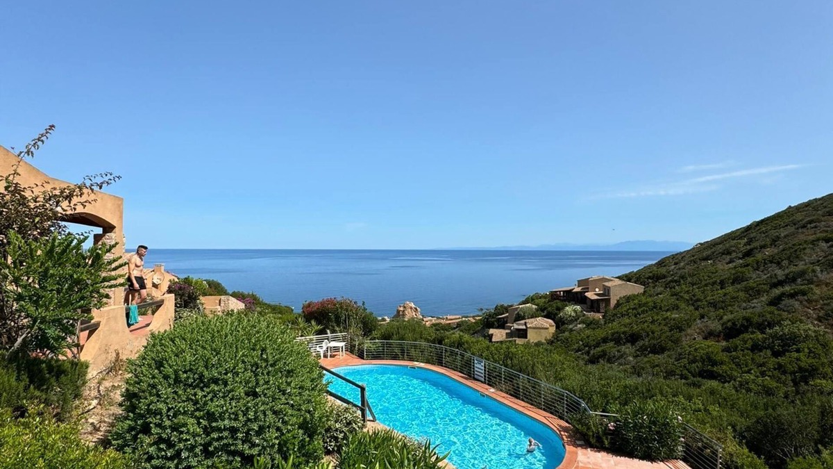 Costa Paradiso House | Holiday Home 'Luca' with Terrace, Shared Pool, Sea View and Air Conditioning