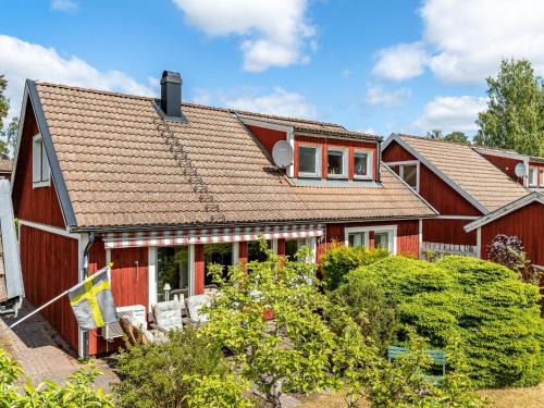 Molltorp House | Holiday Home Mölltorp by Interhome