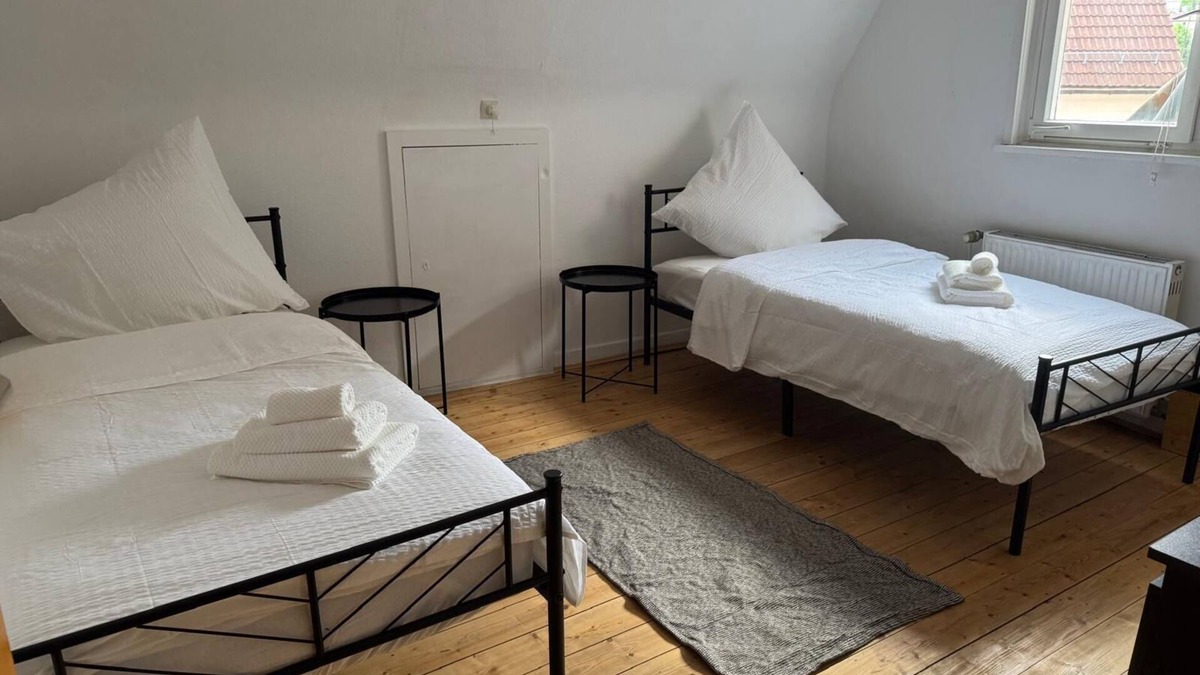 Pfullingen Apartment | Holiday Home 'M B Homes Pfullingen 1' with Wi-Fi
