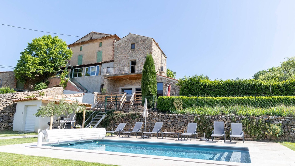 La Tour-Sur-Orb House | Holiday Home 'Maison De Village' with Private Pool, Wi-Fi and Air Conditioning