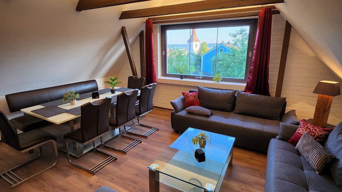 Theilenhofen House | Holiday Home 'Magisches Wachstein XL' with Private Garden and Wi-Fi