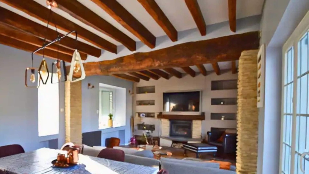 Amblainville House | Holiday Home 'Maison Champêtre Proche De Paris' with Shared Terrace and Wi-Fi