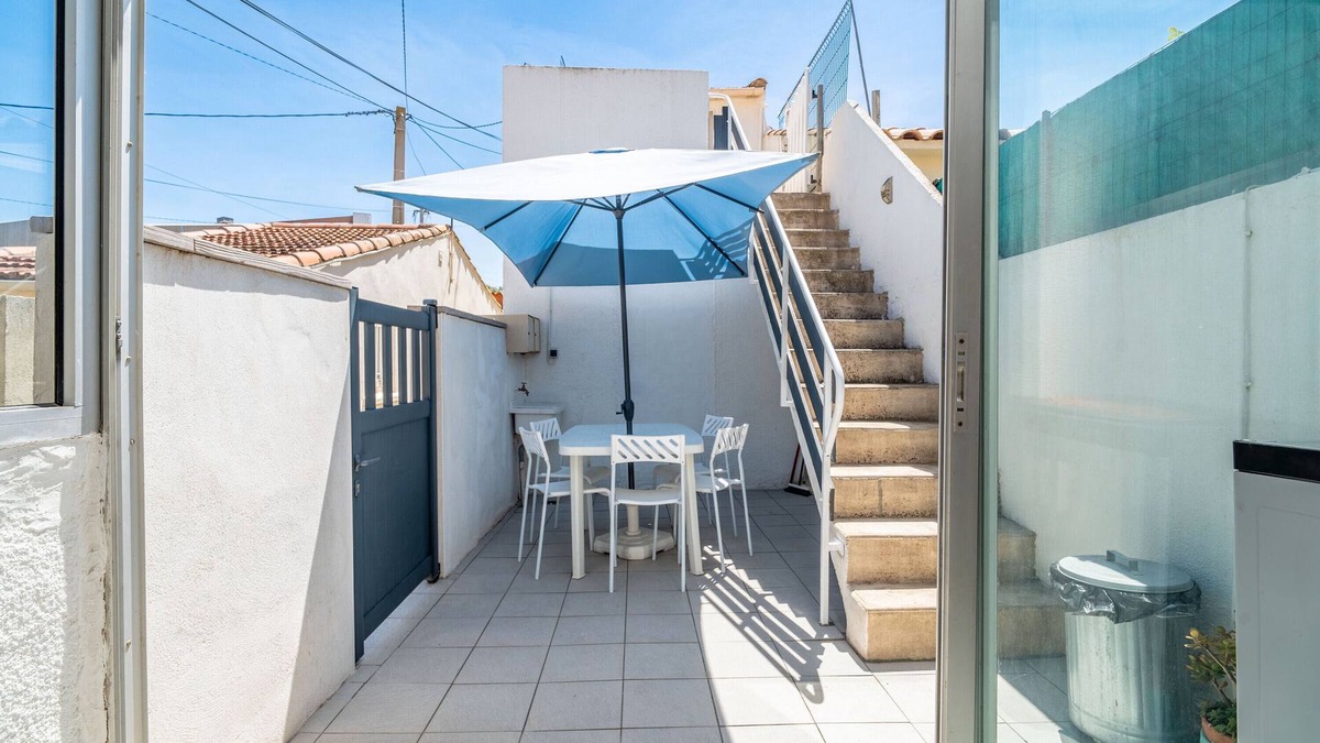 Valras-Plage House | Holiday Home 'Maison De Pecheurs' with Private Terrace and Air Conditioning