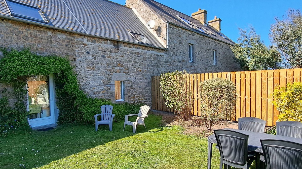 Vicq-sur-Mer House | Holiday Home 'Maison De Caractère Bord De Mer' with Sea View, Private Garden and Wi-Fi