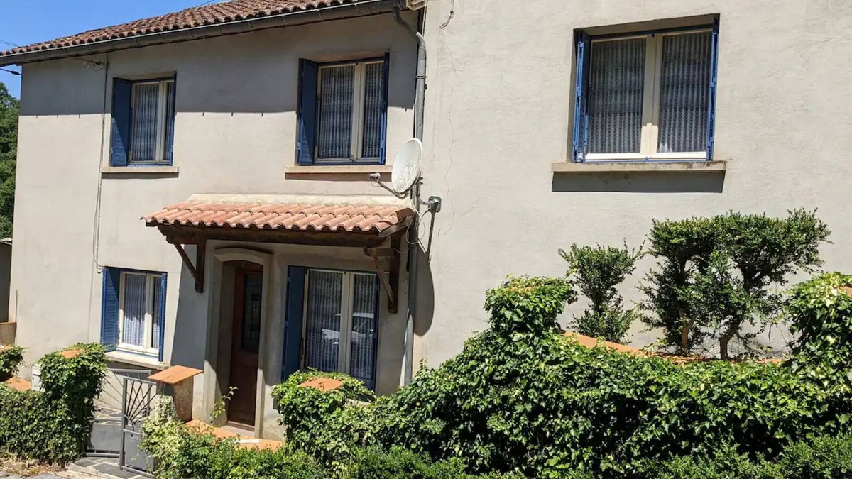 Cambounes House | Holiday Home 'Maison De Vacances En Campagne' with Private Terrace, Private Garden and Wi-Fi