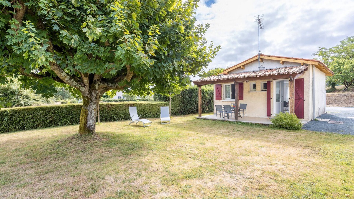Maille House | Holiday Home 'Maison De 2 À 4 Personnes' with Private Terrace, Private Garden and Wi-Fi