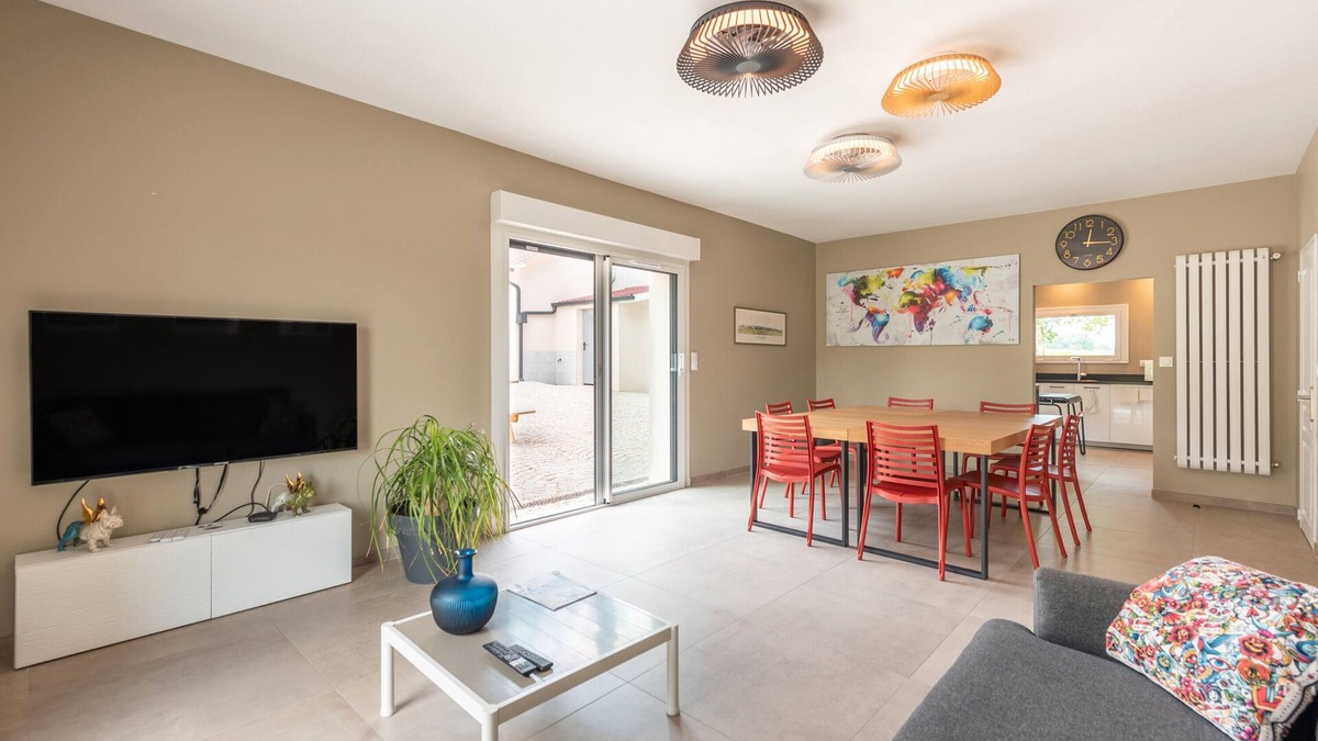 Ousse House | Holiday Home 'Maison De Campagne' with Private Terrace, Private Garden and Wi-Fi