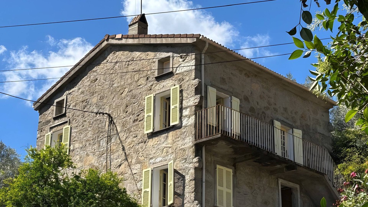 Poggiolo House | Holiday Home 'Maison De Jeannette' with Mountain View, Private Terrace and Wi-Fi