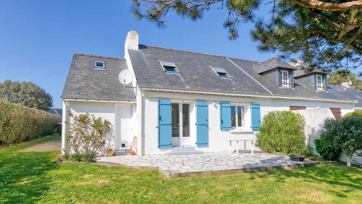 Le Croisic House | Holiday Home 'Maison Spacieuse 4p' with Sea View, Private Terrace and Wi-Fi
