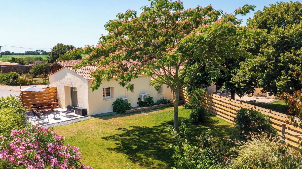 Sainte-Foy House | Holiday Home 'Maison Proche Vendée Globe 6p' with Private Terrace and Air Conditioning
