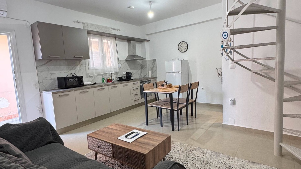 Episkopi House | Holiday Home 'Maravel House' with Sea View, Wi-Fi and Air Conditioning