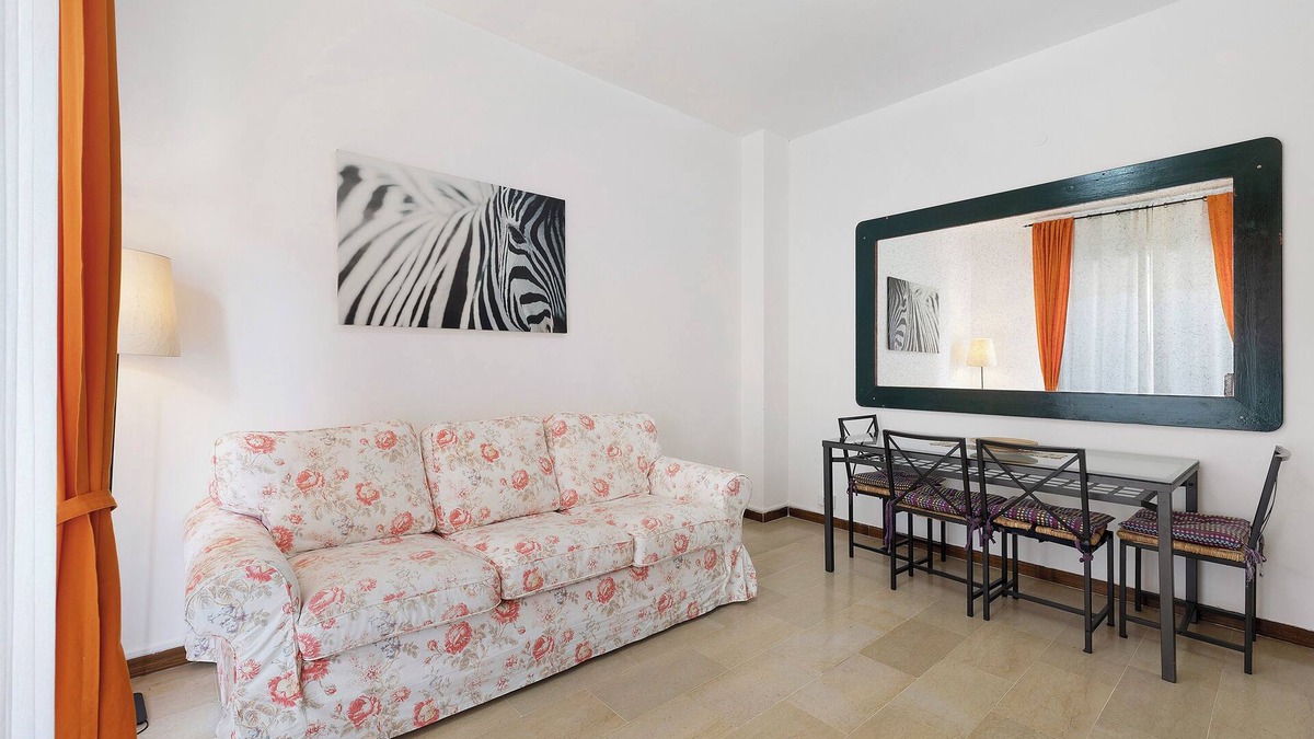 Finalborgo Apartment | Holiday Home 'Marina' with Balcony