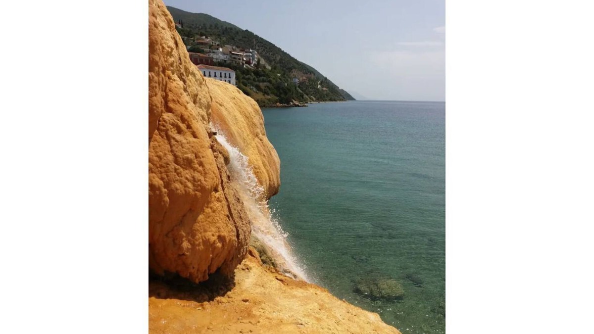 Edipsos House | Holiday Home 'Μaria's House 3' with Sea View, Garden & A/C