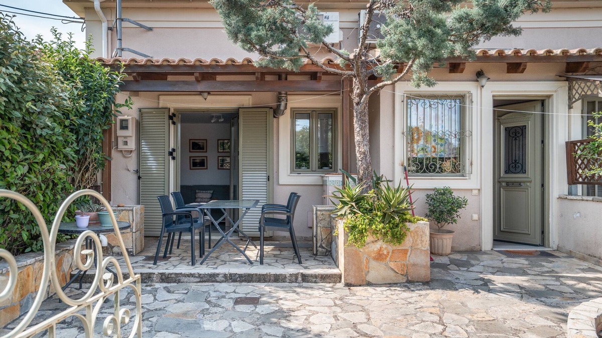 Mazarakata House | Holiday Home 'Marias Charming Mezonet' with Mountain View
