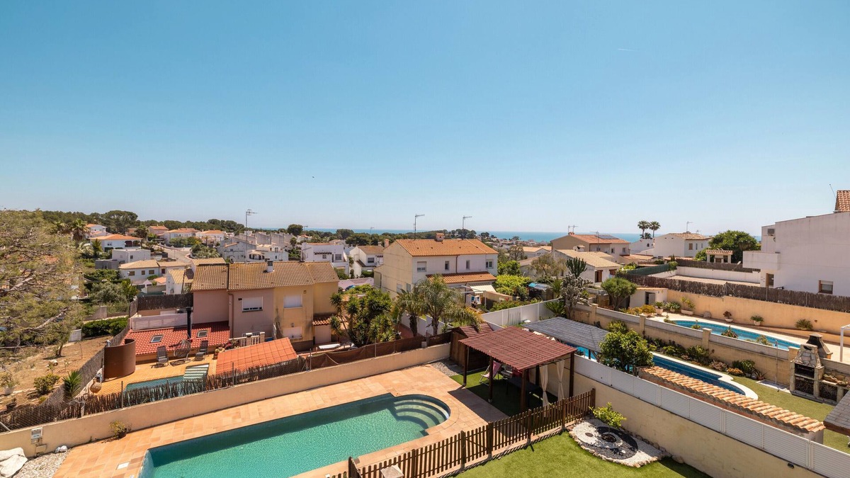 Cunit House | Holiday Home 'Marti' with Sea View, Wi-Fi and Air Conditioning