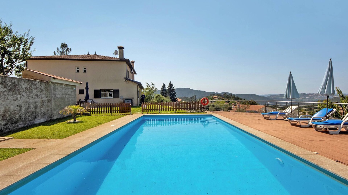 Arouca House | Holiday Home 'Martins House T4' with Mountain View, Wi-Fi and Air Conditioning